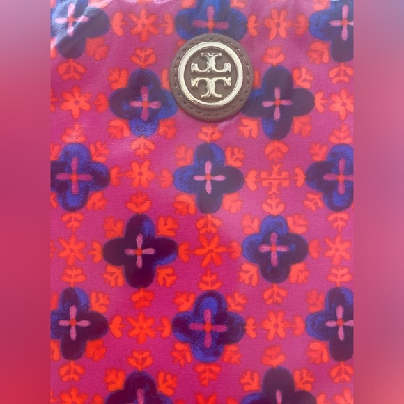 SUNDAY SALE! 🎉🌸 Tory Burch iPad Holder w/ Gold Hardware 9x10 Inches - Picture 2 of 7